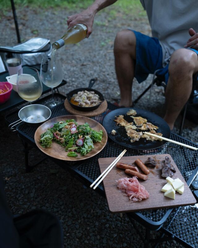 ナチュールワインで乾杯。

N氏がワイングラスを持ってきてくれた。

楽しい夕食でした🍽️

#箸は割り箸 

#道志の森キャンプ場 
#ナチュールワイン 
#キャンプでワイン 
#キャンプ初心者
#キャンプ飯

#myoutdoormemories
#캠핑
#아웃도어
#옥외
#自然が好きな人と繋がりたい